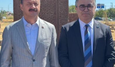 “Anahtar Parti İzmir İl Başkanından Çöp  Tepkisi: Topladınız Topladınız!”