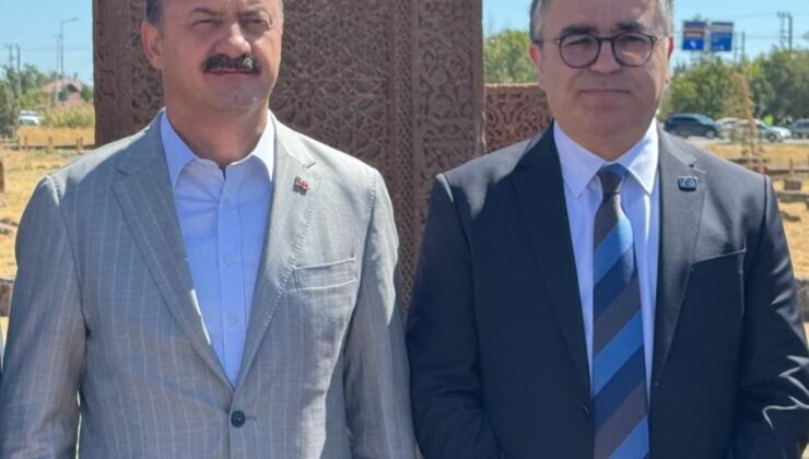 “Anahtar Parti İzmir İl Başkanından Çöp  Tepkisi: Topladınız Topladınız!”